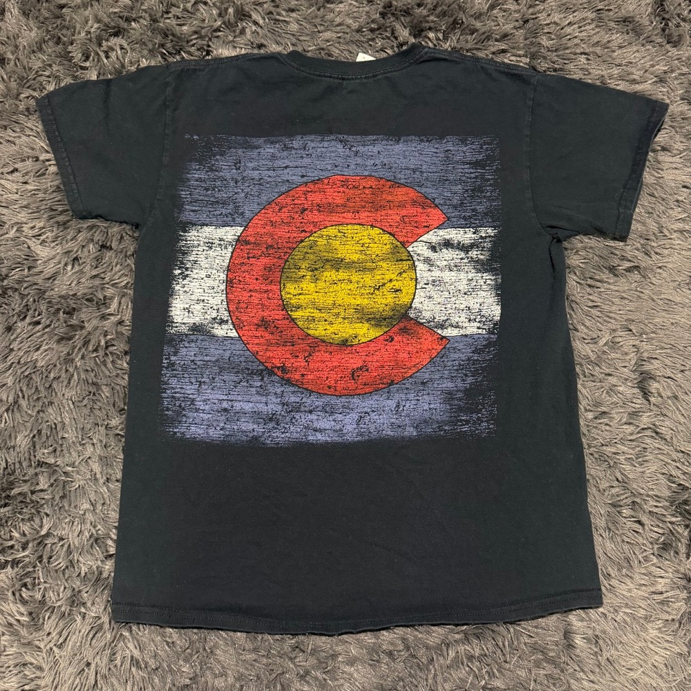 Gildan Colorado Flag T-Shirt Georgetown Colorado Black Graphic Tee Mens Medium